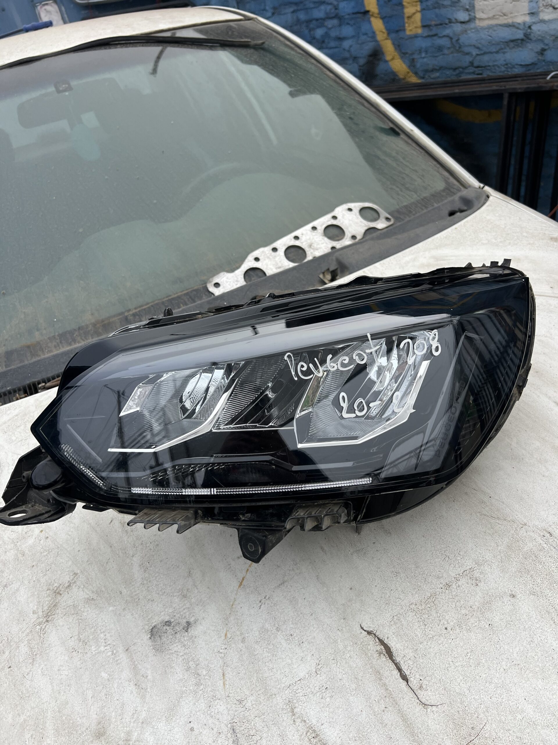 Óptico izquierdo Peugeot 208
