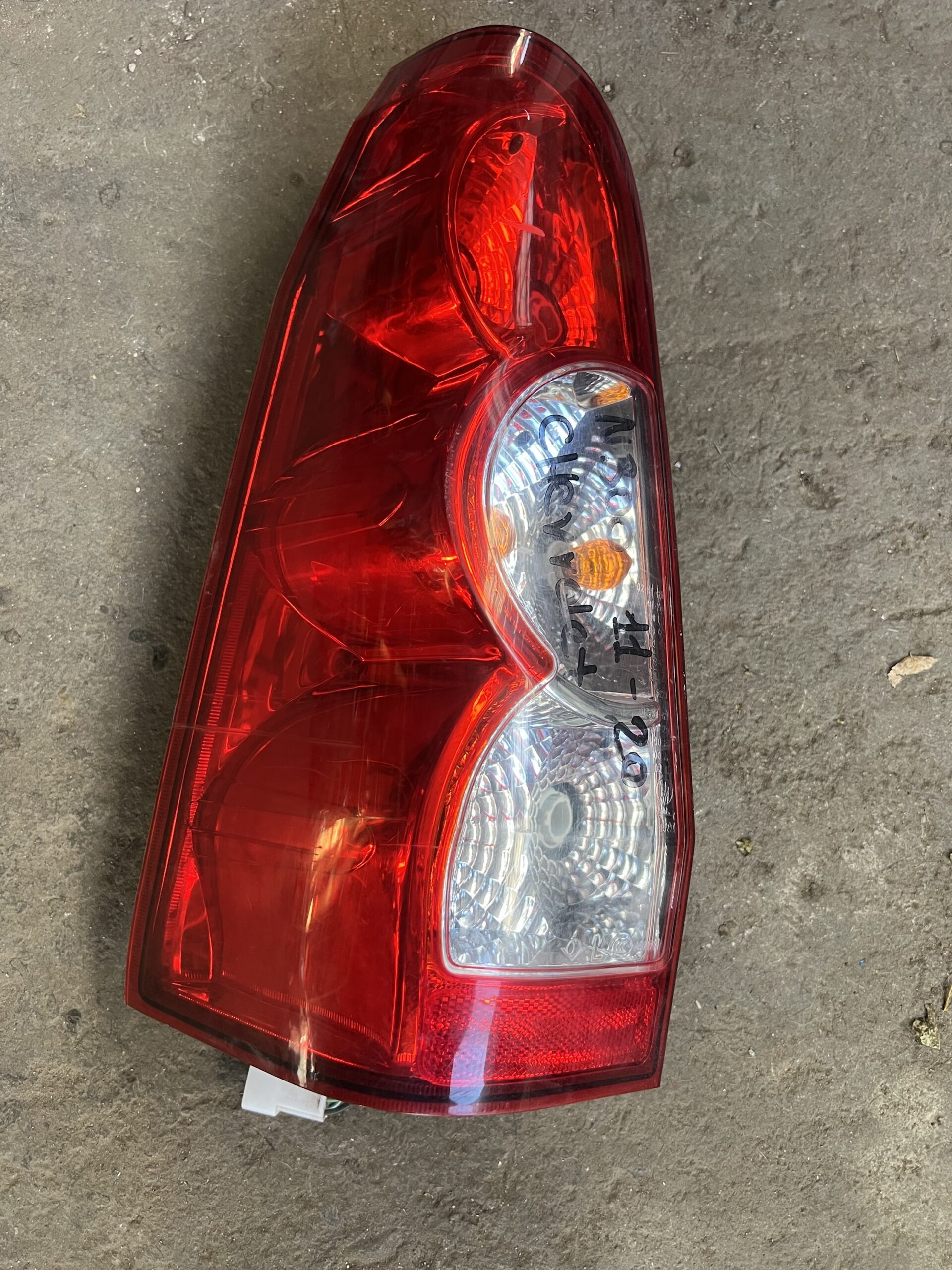 Foco trasero izquierdo Chevrolet N300